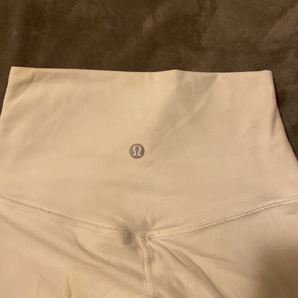 LULU LEMON white biker shorts - Picture 1 of 3